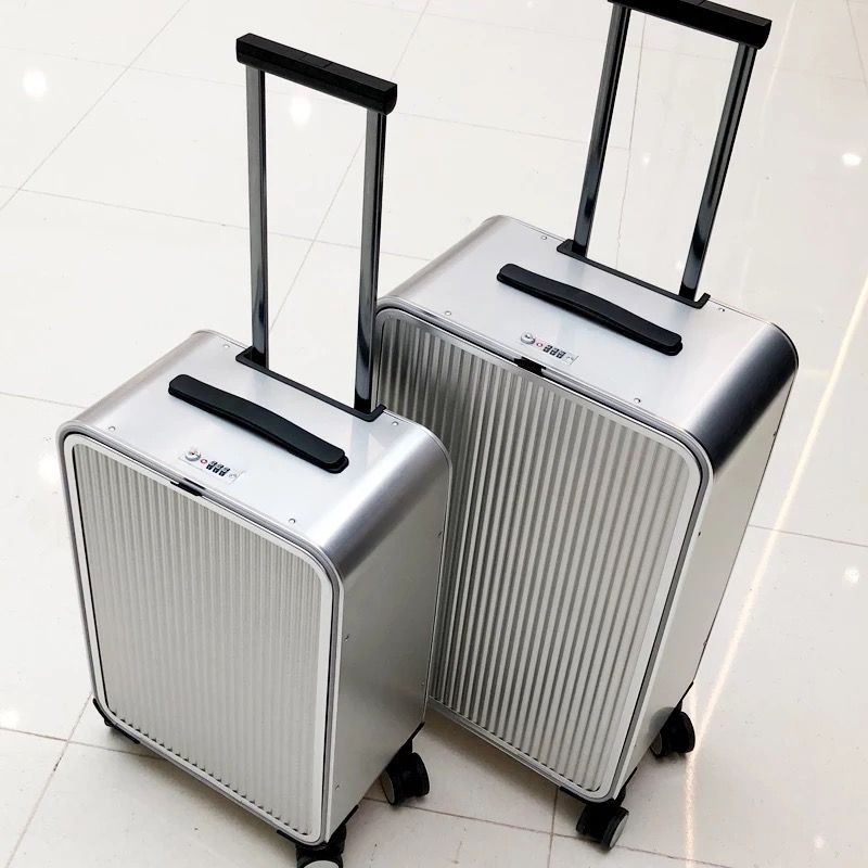 luxury rolling luggage