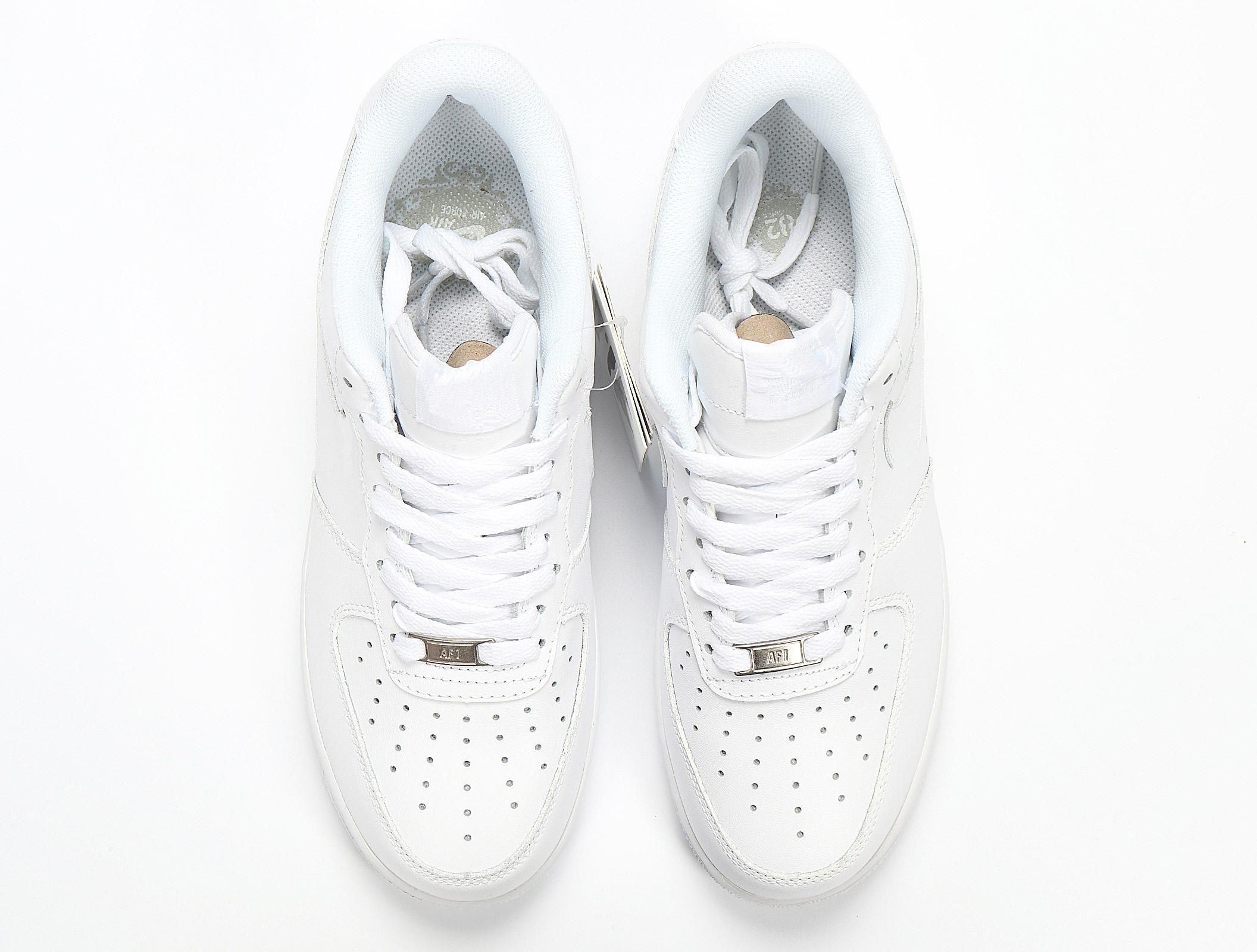 all white athletic shoes mens