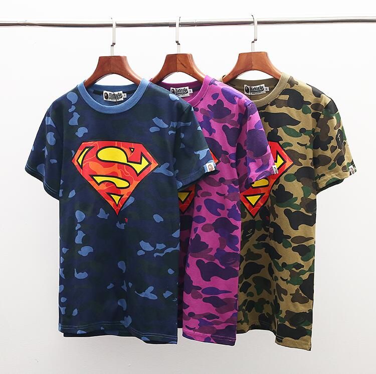 camisas negras con estampados