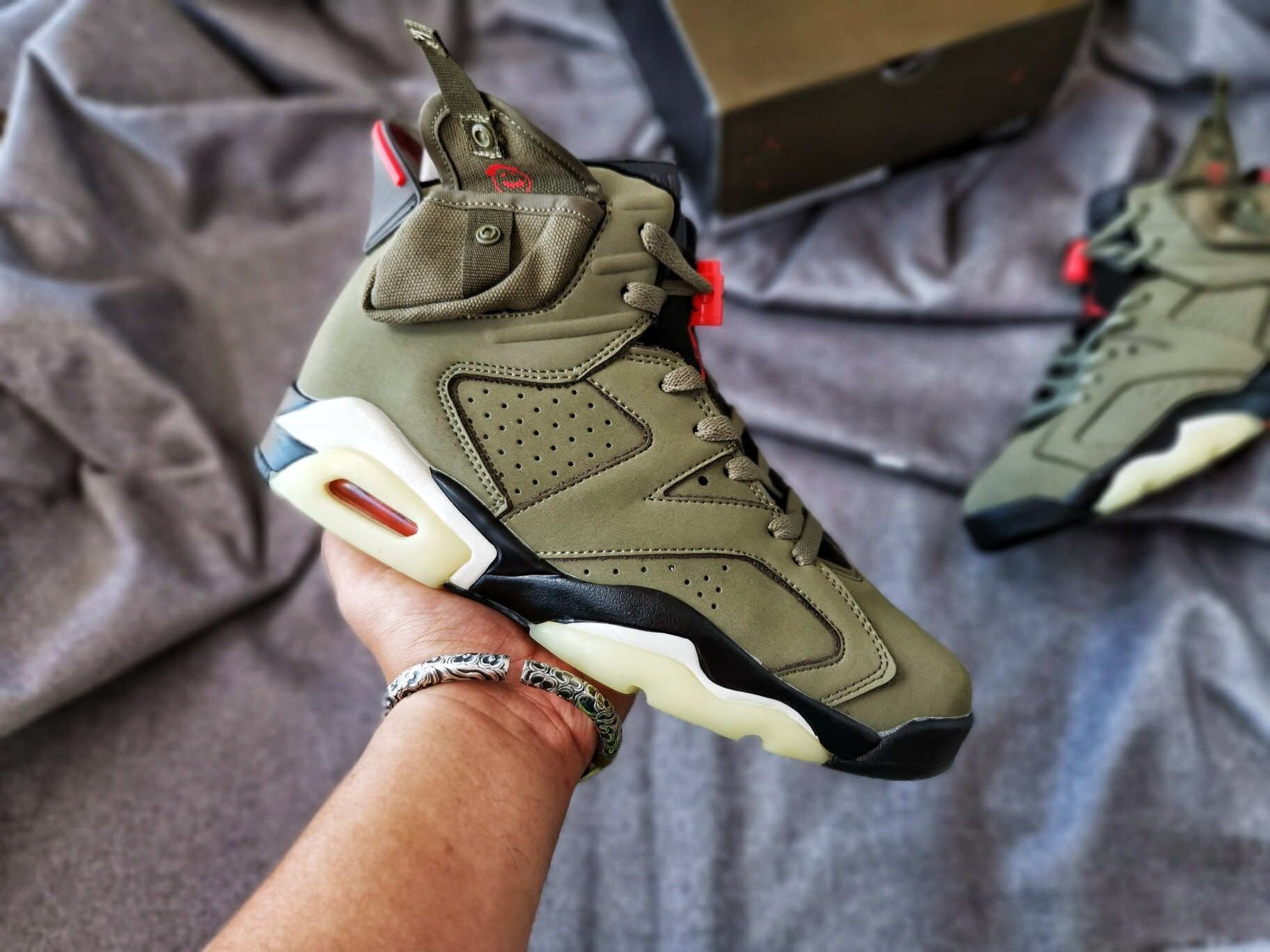 army green tennis shoes