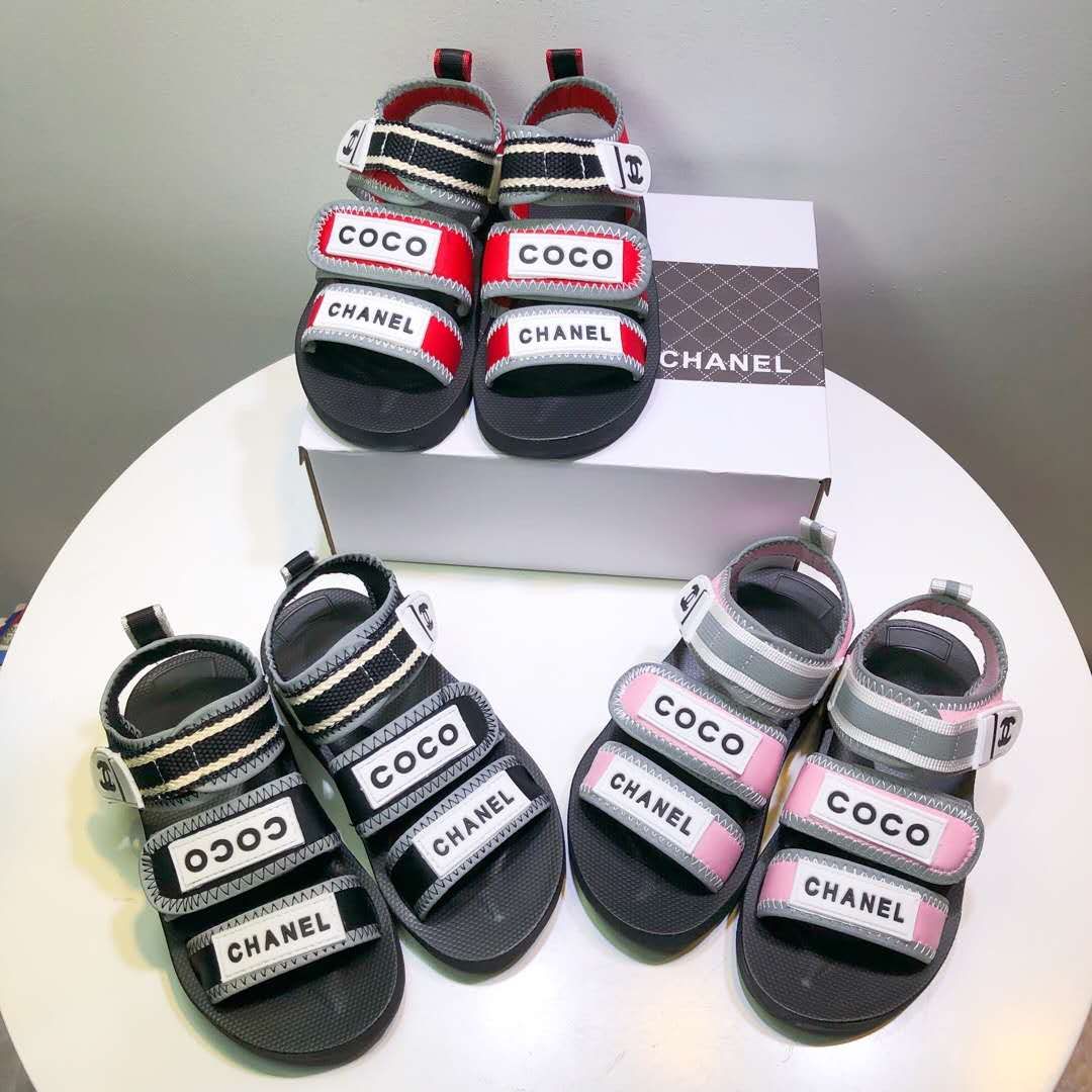 Venda Por Atacado De BRAND Miúdo Preto Sandália Para Menino Sapatos  Designer De Moda Verão Sapatos Vermelho Menina Cunha Plataforma Sandália Eu  26 35 Modernos E De Baixo Preço| DHgate.Com