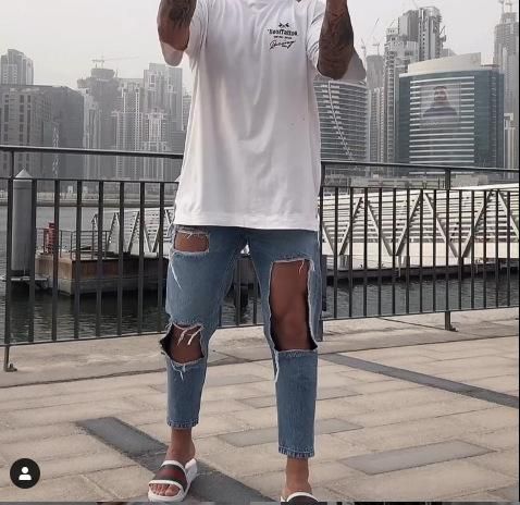 Men Jeans With Big Hole On Knee Fashion 