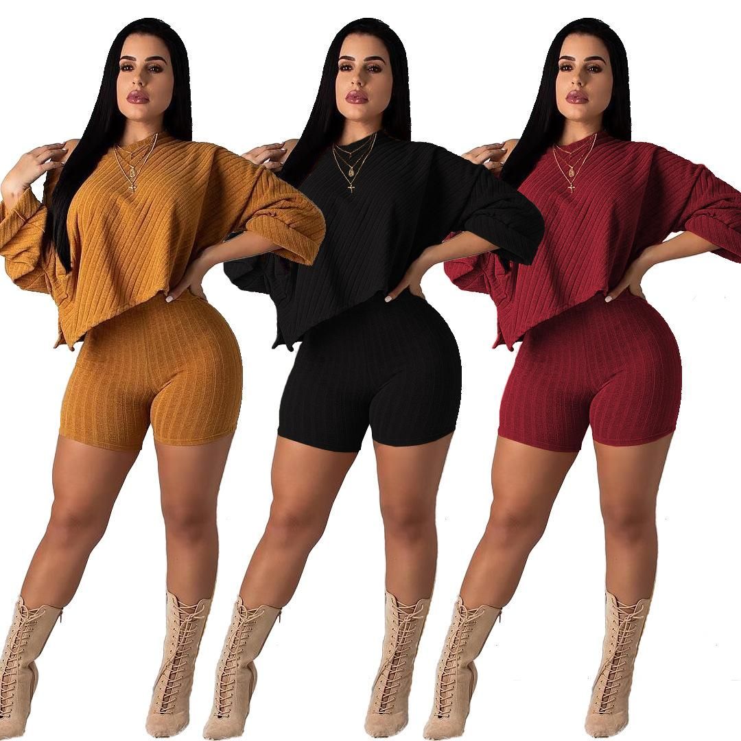 conjunto de roupas femininas