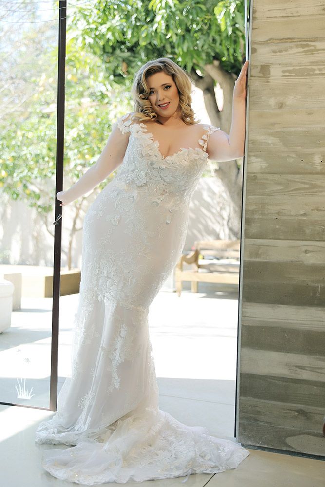 Gorgeous V Neck Beach White Plus Size Wedding Dresses Lace Boho