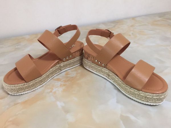 new design sandal with price