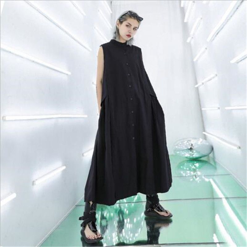 loose black shirt outfit