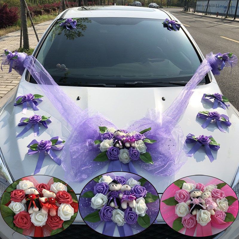 Ein Mit Blumen Geschmucktes Auto Das Hochzeitsdeko Und