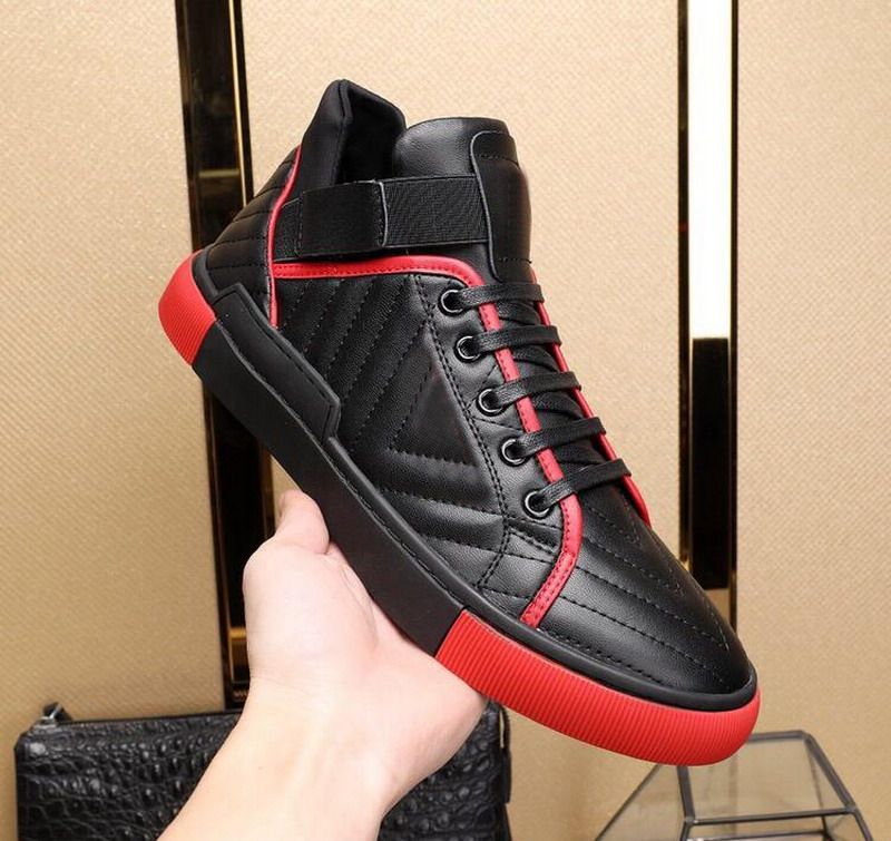 marca de zapatillas suela roja