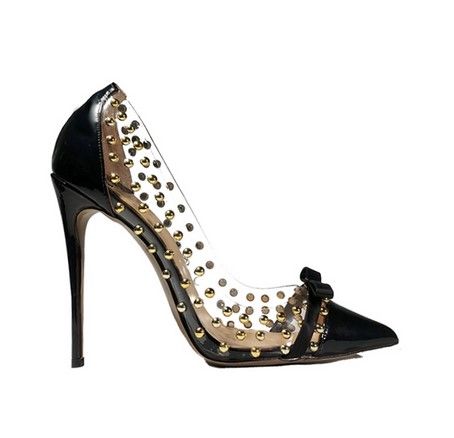 sapato preto com transparencia