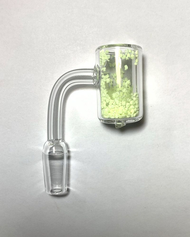 Bong with quartz banger 2