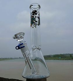 Bong: mit Glasschale (zufällig Farbe)