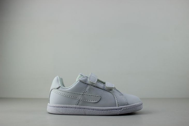 sapato de menino pequeno