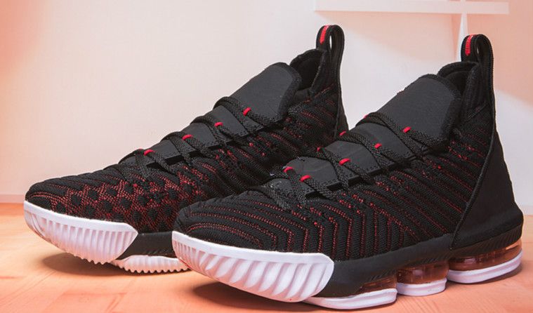 scarpe da basket lebron 16
