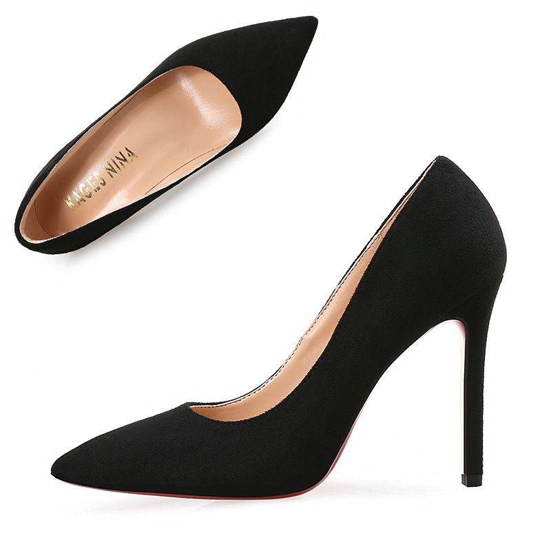 tacones negros de gamuza