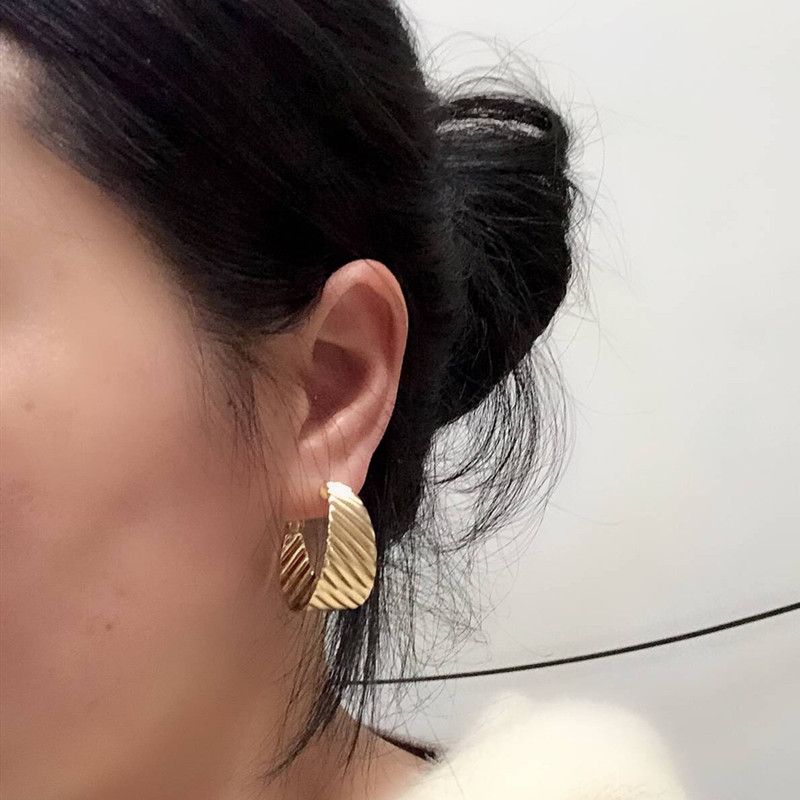 Screw Back Clip on Earring Clip for No Piercing Dangle Shell Round Tassel Gold-tone for Girl