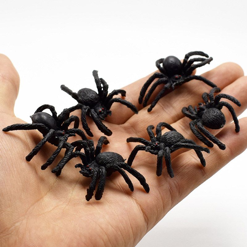 100 plastic spiders