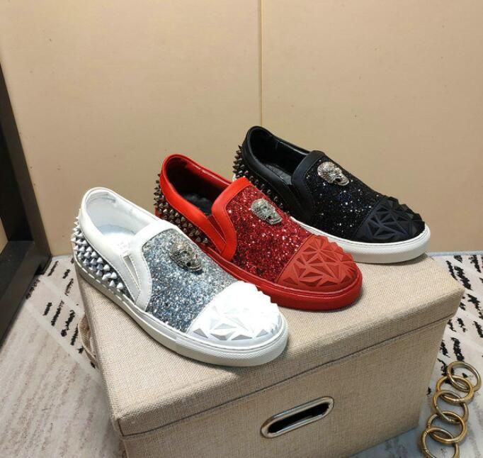 slip on uomo con borchie