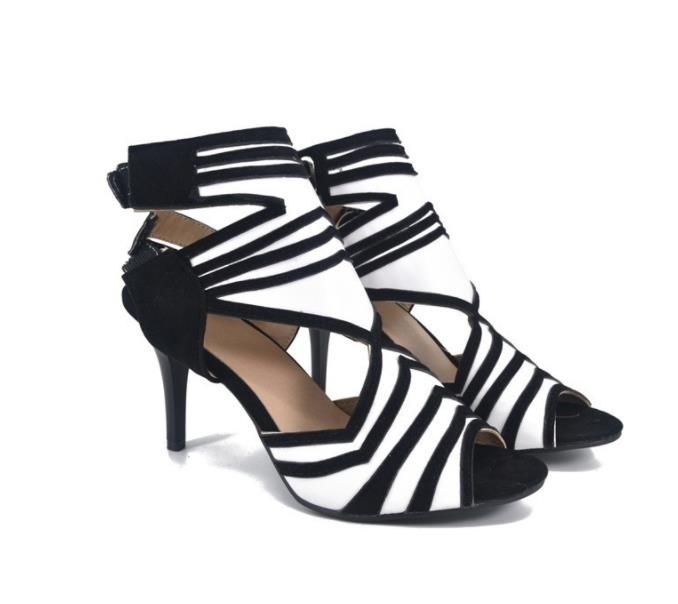sapato listrado preto e branco