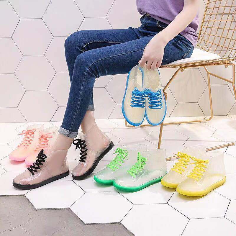 Compre Diseñador De Zapatos Impermeables Transparentes De Agua Botas De  Lluvia De Las Mujeres Antideslizante Resistente Al Desgaste Zapatos De Goma  Jalea De La Manera Del Color De Siete Corta Ma A