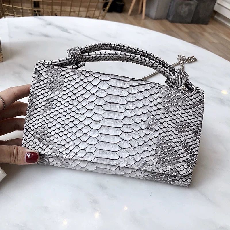 black small chain bag