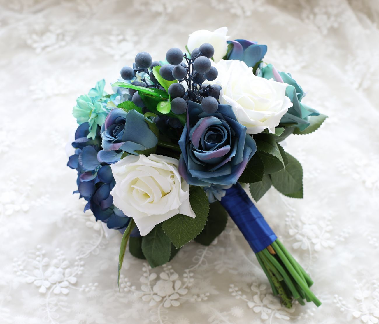 Silk casamento Flower Bouquet Azul Romântico Rosas Flores artificiais queda  falsificados Vivid Folha nupcial Buquês decorativa