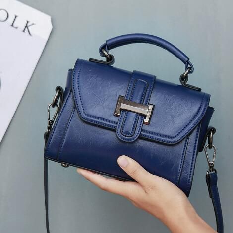 small hand held bolsa