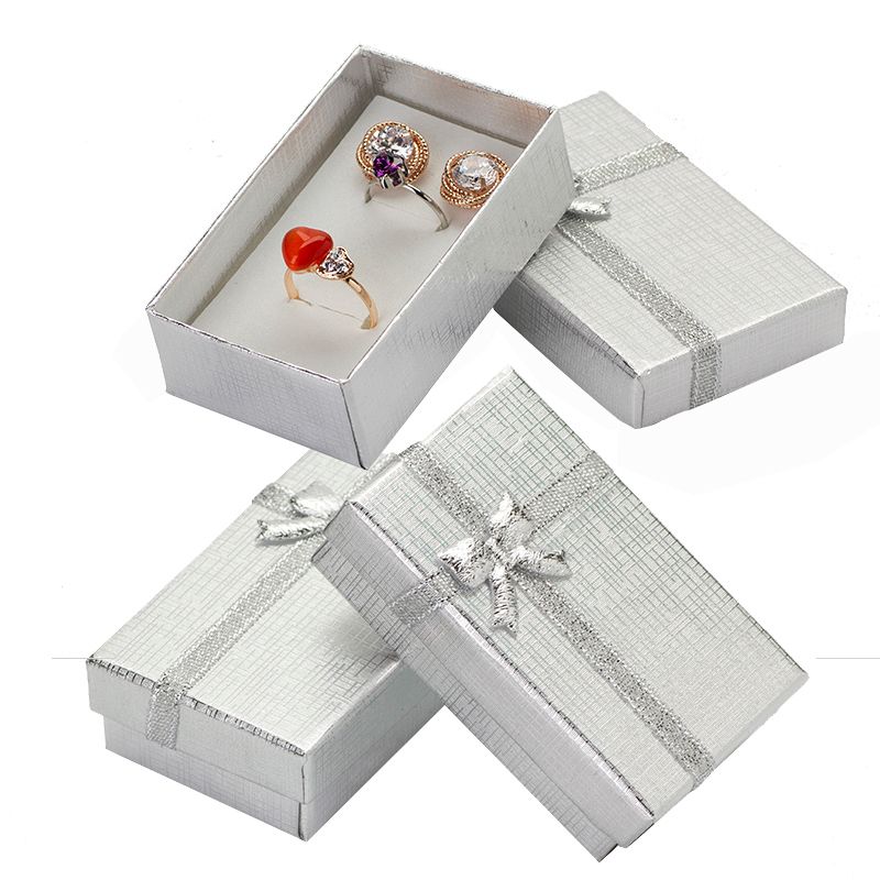 Cajas de joyas de cartón de 32 Unids 1.9''x3.1 '' Cajas de regalo de plata para pendientes de collar pendientes de anillo con esponja blanca C19010501
