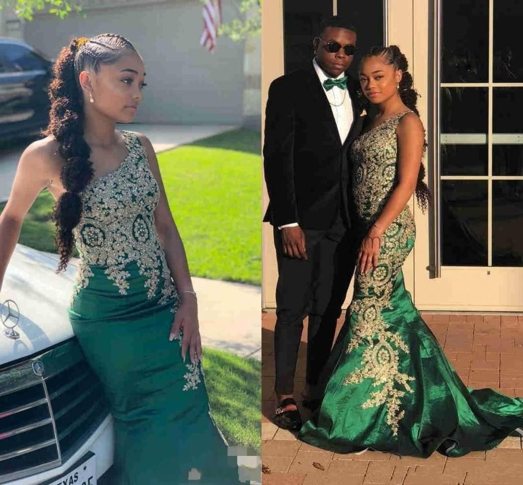 2020 Emerald Green Sexy Prom Dresses 