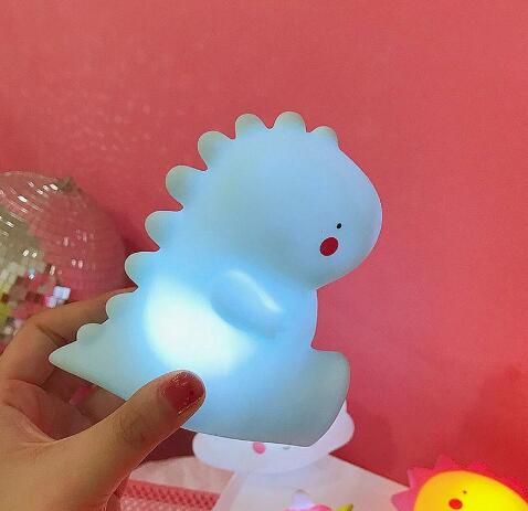 Großhandel Nachtlichter Kinder Schlafzimmer Blau Kleine Dinosaurier Dekoration LED Nachtlampen Kinderspielzeug Blau Dinosaurier Mini Nachtlichter Von ... Großhandel Nachtlichter Kinder Schlafzimmer Blau Kleine Dinosaurier Dekoration LED Nachtlampen Kinderspielzeug Blau Dinosaurier Mini Nachtlichter Von ...