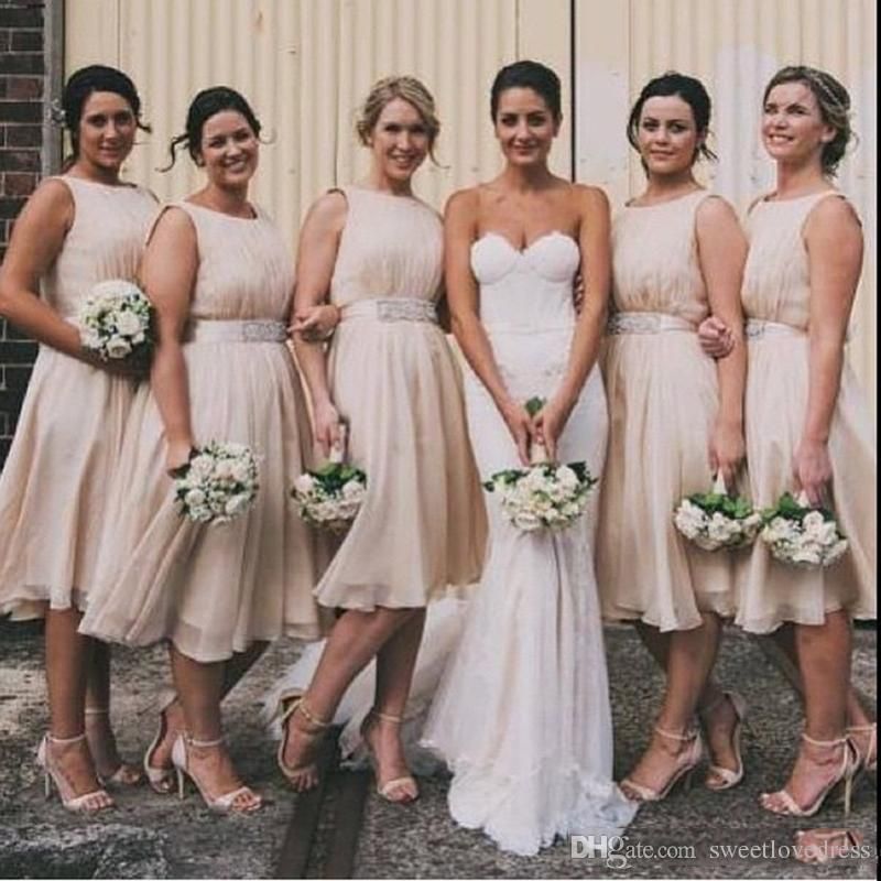 Elegant 2019 Light Champagne Short Bridesmaid Dresses For Country