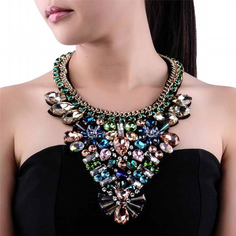Fiesta de año nuevo Moda 8 colores collares para las mujeres Jewelry Torques Declaración de cristal Colgantes Gargantillas Collares de vestir J190712