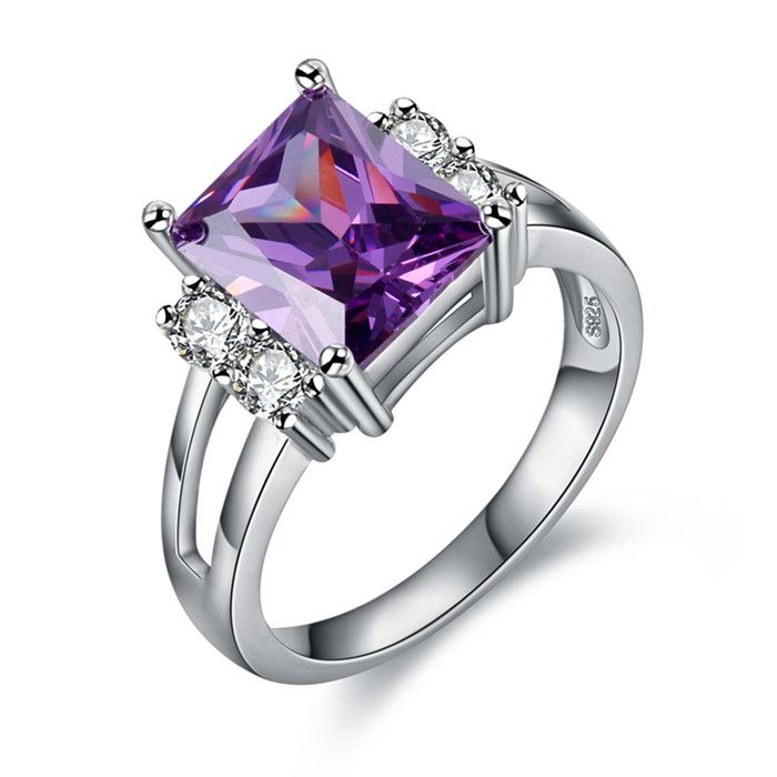 Фиолетовое кольцо с бриллиантом, размер 6-9
