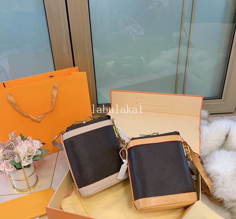 chain shoulder bag designer