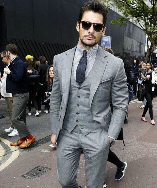 Compra 2019 Clásico Gris Claro Para Hombre Trajes De Boda Novio Esmoquin  Guapo De Tres Piezas Hombres Prom Fiesta De Noche Ropa Formal Chaqueta +  Pantalones + Chaleco Barato | Entrega Rápida