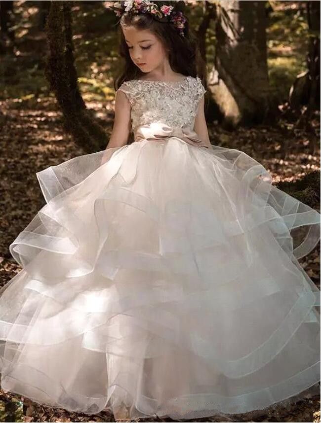 Compra 2019 Vestidos Modernos Para Niñas De Flores Gorro Mangas De Tul Con  Volantes Falda De Encaje Con Cuentas Floral Con Arco Sash Niños Ropa Formal  Vestidos De Niñas Con Espalda Hueca
