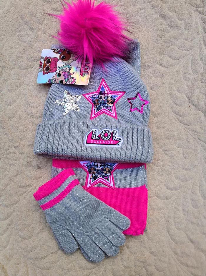 Lol hat and scarf set Clearance