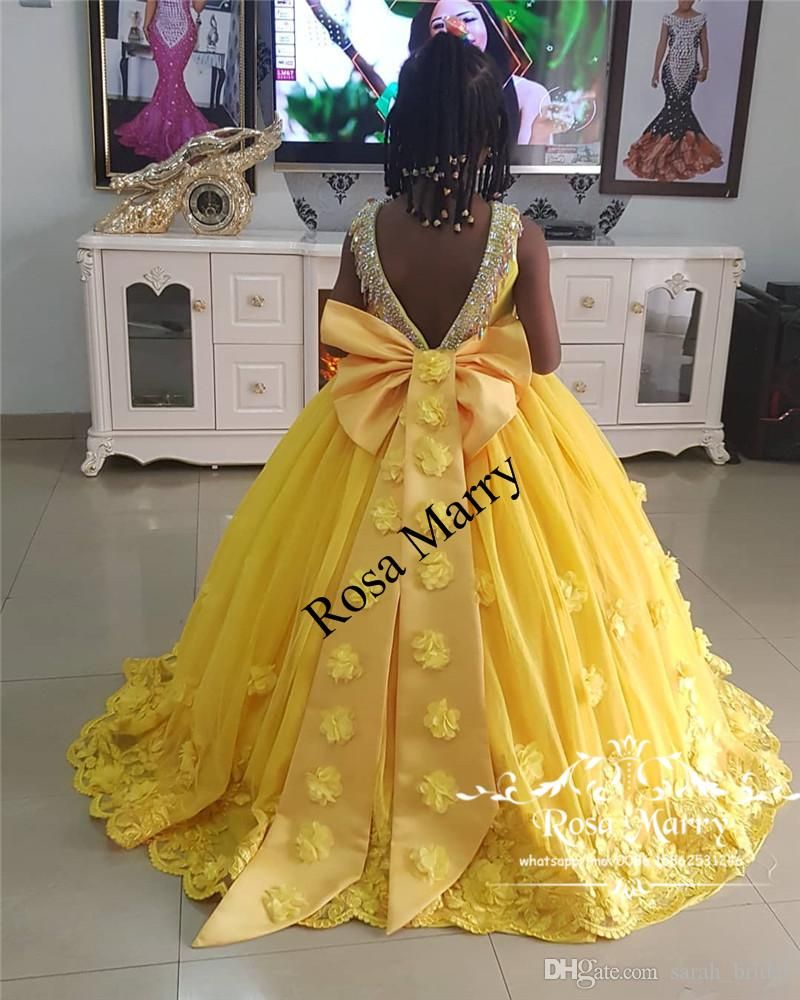 vestido de princesa infantil amarelo