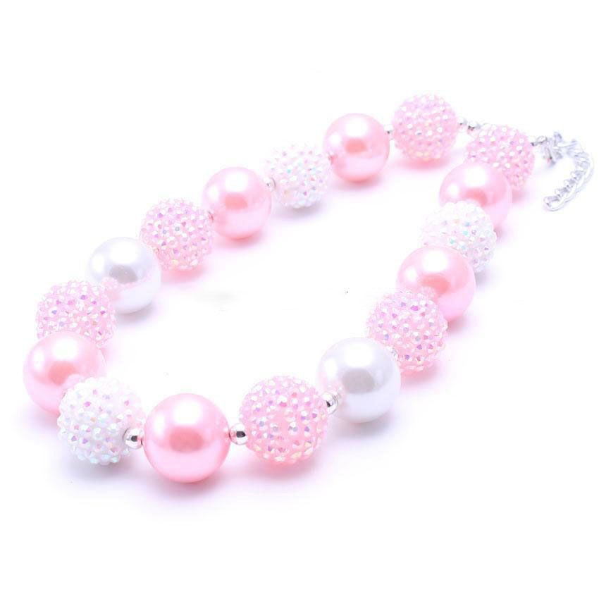 toddler girl play jewelry