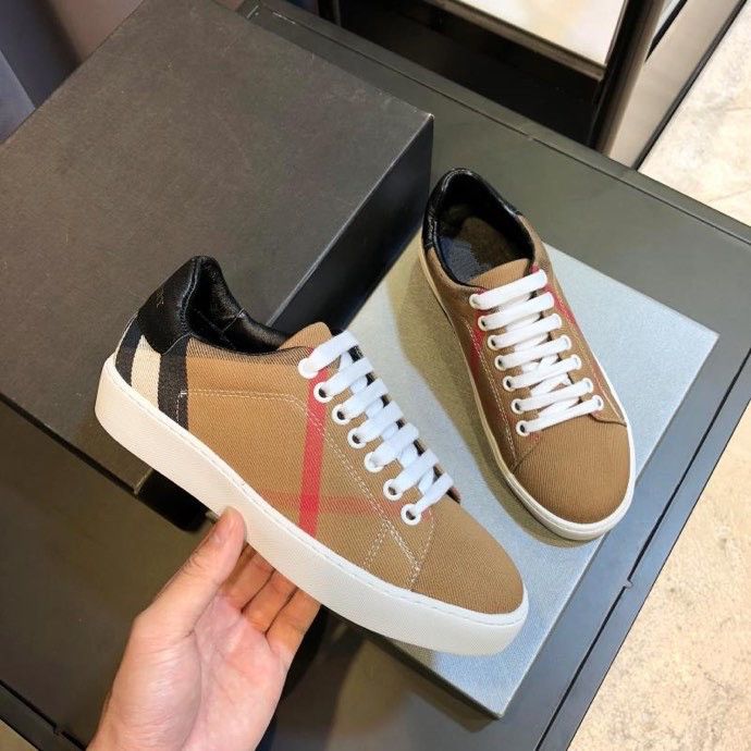 Burberry Sneakers Donna 8025543 Pelle 367,5€