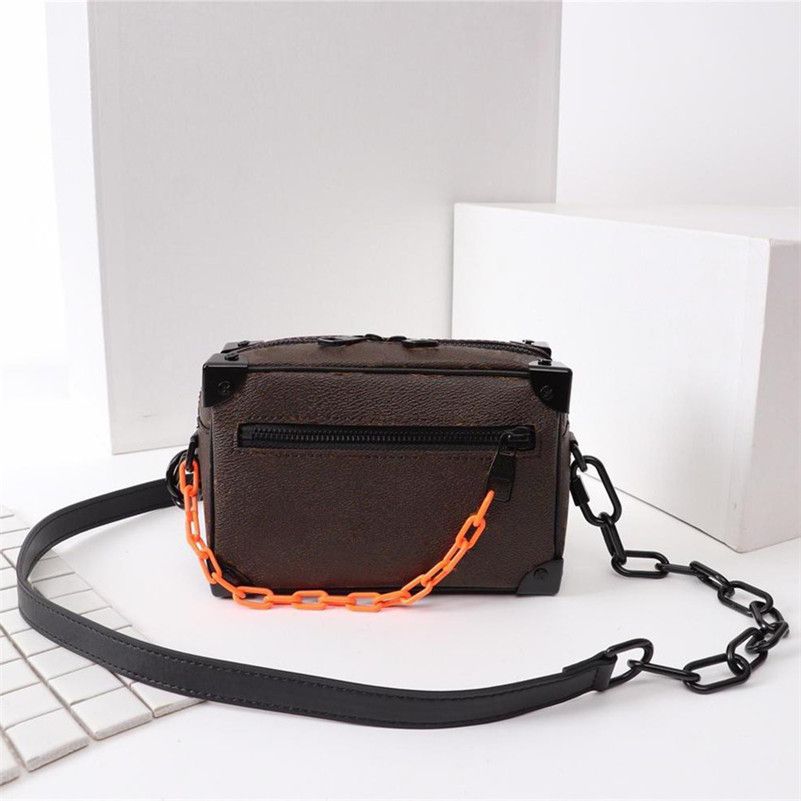 Compra Bolso De Hombro Para Hombre Más Nuevo Cadena Bolso Unisex De Caja  Suave Bolso De Lujo De Alta Calidad Patrón De Moda Carteras De Bolso  Cuadrado MINI De París Tamaño 18x13x8cm