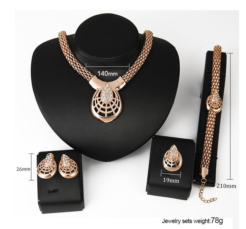 de joyas de oro de cuatro piezas con incrustaciones de diamantes forma de collar