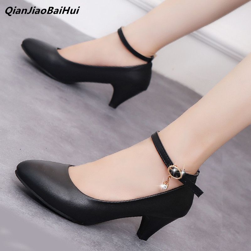 black kitten heels round toe
