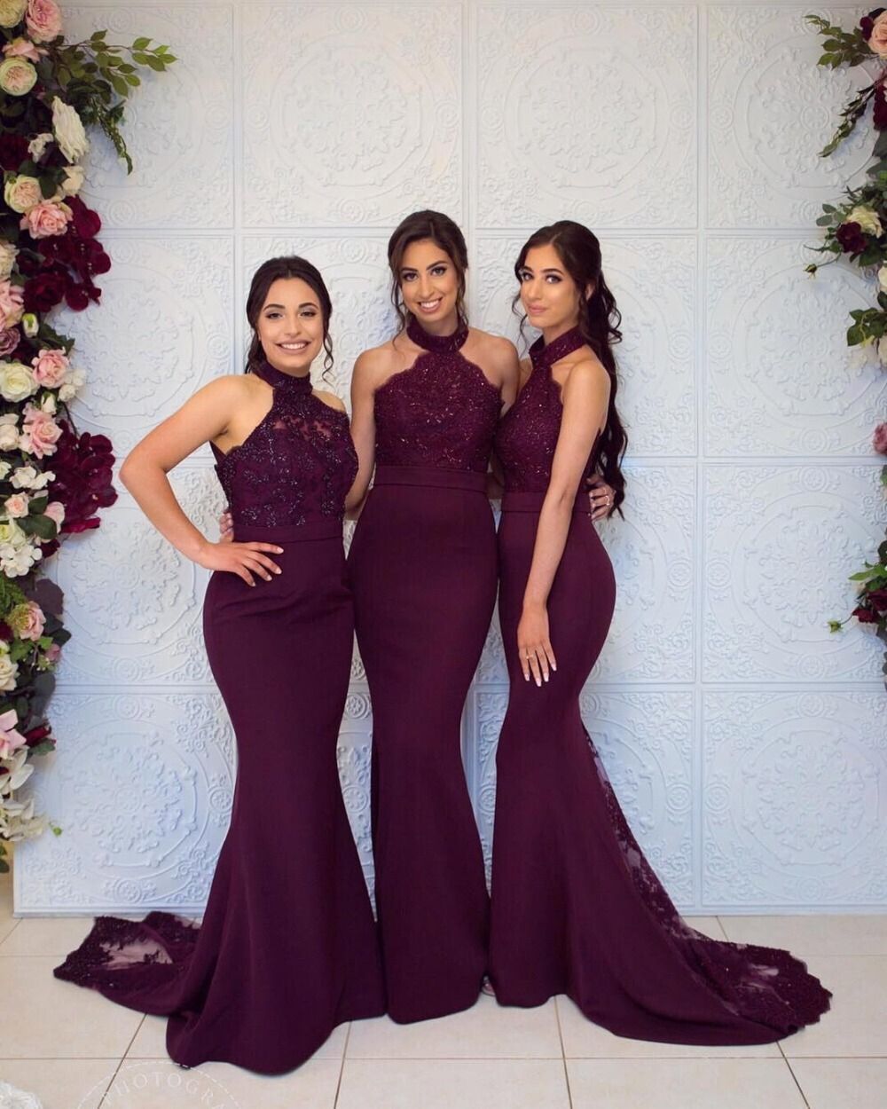 Púrpura oscura del cabestro dama de honor vestidos largos 2020 elegante partido vestido de noche de la sirena de encaje con cuentas huésped de la boda vestido de novia