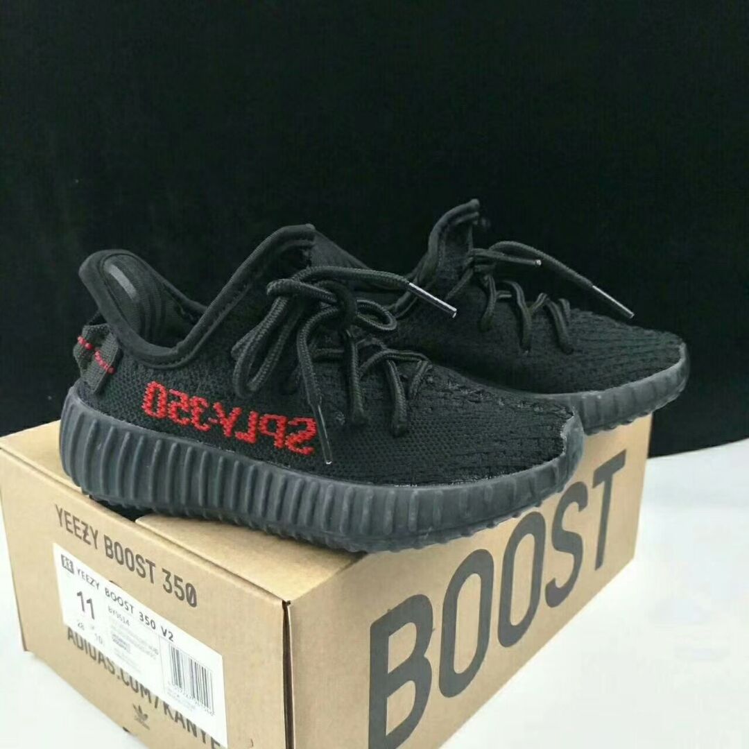 girls running spikes