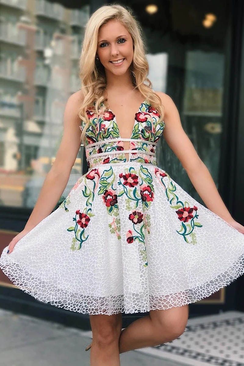 White Lace V Neck Juniors Homecoming Dresses With Floral Print Sexy Backless Cocktail Party 