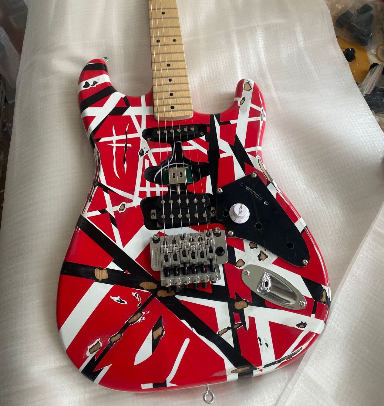 Relic Aged Vintage Van Halen Eddie Electric Guitar Frankenstrat Wall Art Striped Series Red Black White Guitars Good Beginner Electric Guitar Spanish Guitar From Allguitar2017 347 33 Dhgate Com