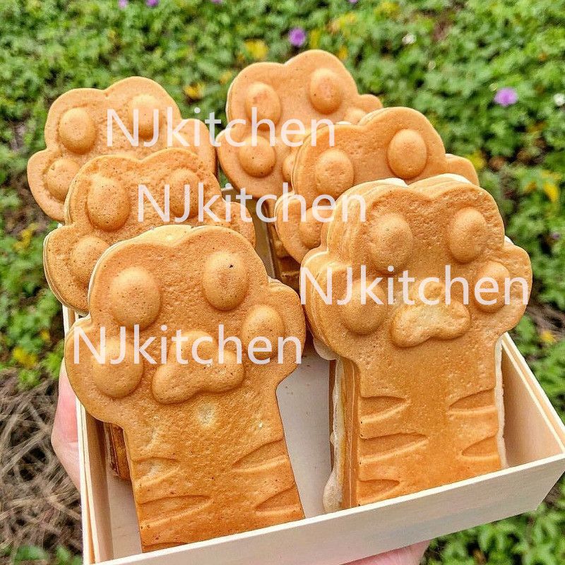 Lovely Dog / Cat / Tiger Paw Print Shaped Waffle Maker Machine 110V 220V Cartoon Cute Egg Caker Lovely Dog / Cat / Tiger Paw Print Shaped Waffle Maker Machine 110V 220V Cartoon Cute Egg Caker