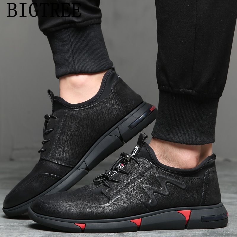 black casual tennis shoes