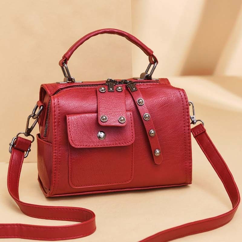 purse over shoulder