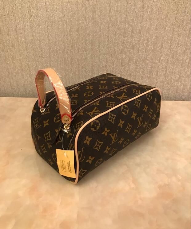 Men Travelling Toilet Bag Fashion Women Wash Bag Large Capacity Cosmetic  Bags Makeup Toiletry Bag PouchLouisVuitton A12 From Vogueve,  $16.95
